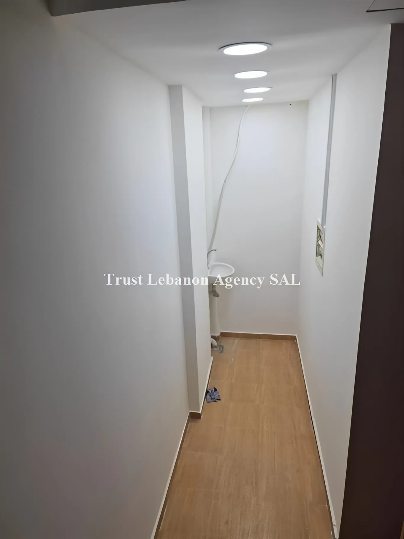 Shop for rent in Metn, Sid El Bauchrieh