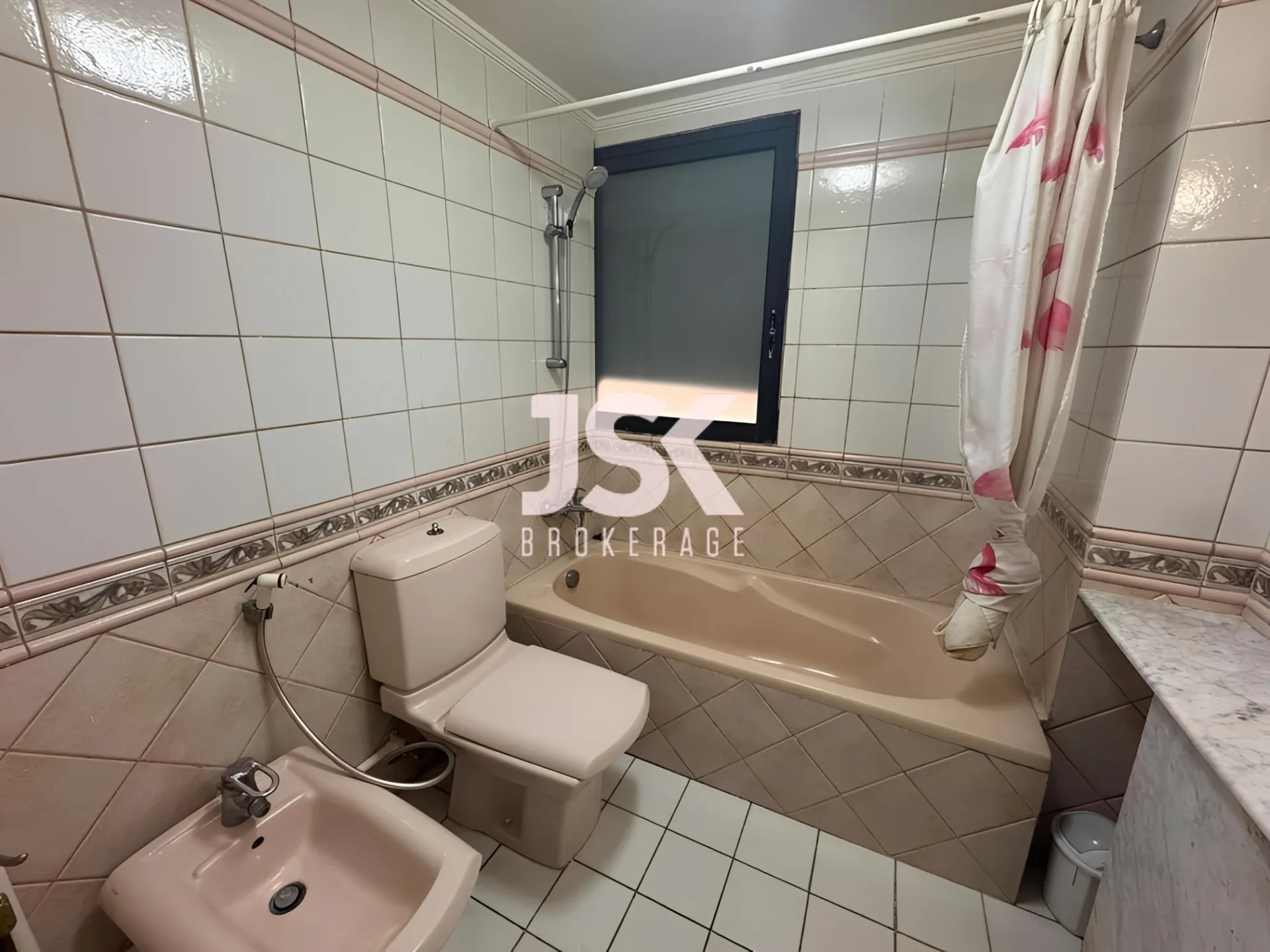 Apartment for Sale in Ramlet El Baida, Bayrut, Lebanon
