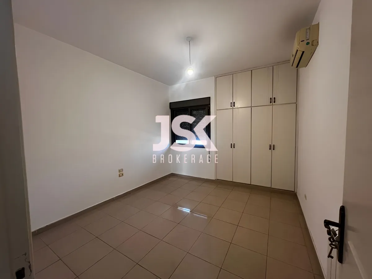 Office for rent in Forn El Chebbak