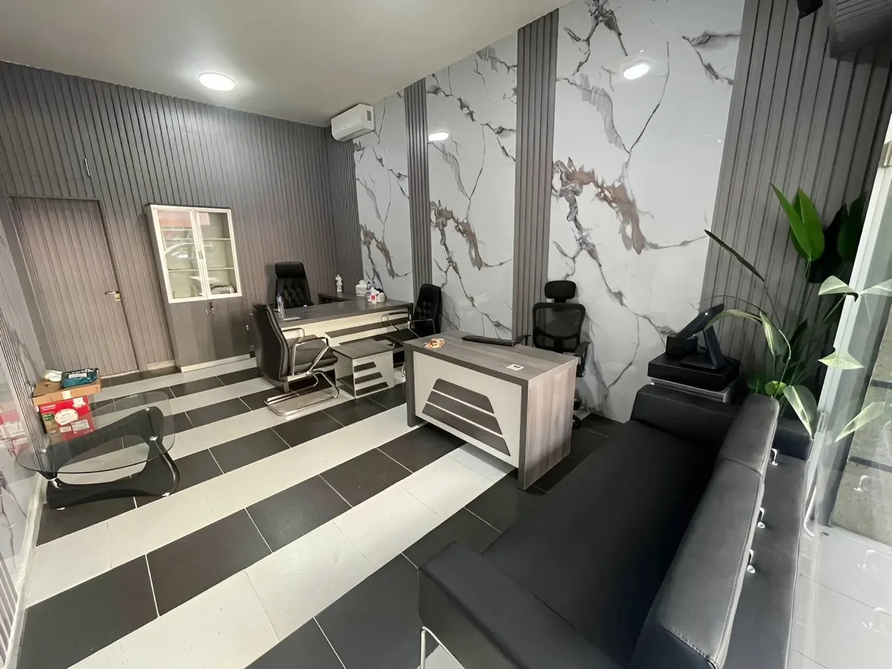 Office for Rent in Adonis