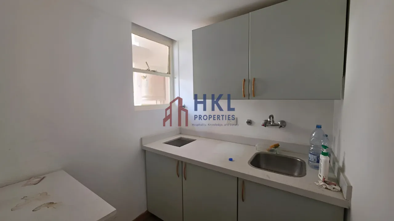 Office for rent in Badaro