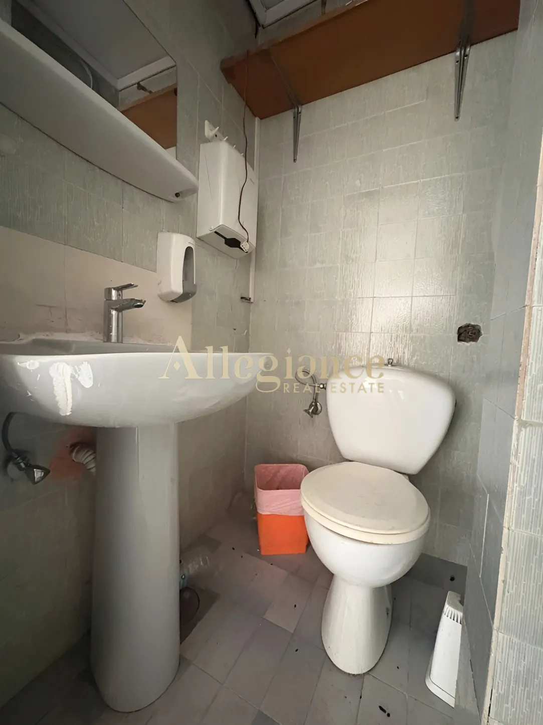 Shop for rent in Badaro