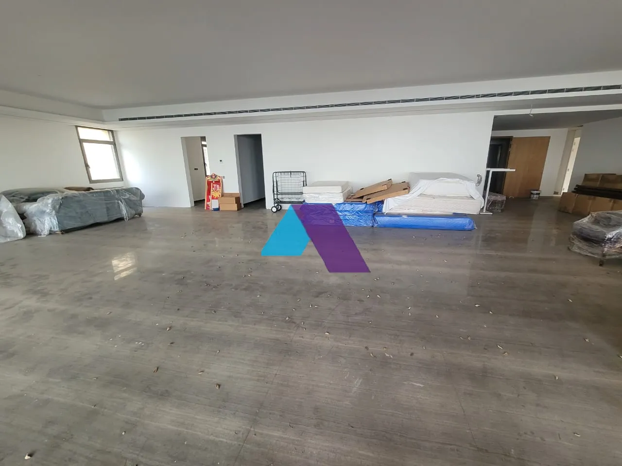 Apartment for Sale in Yarzeh - 4 bed, 4 bath