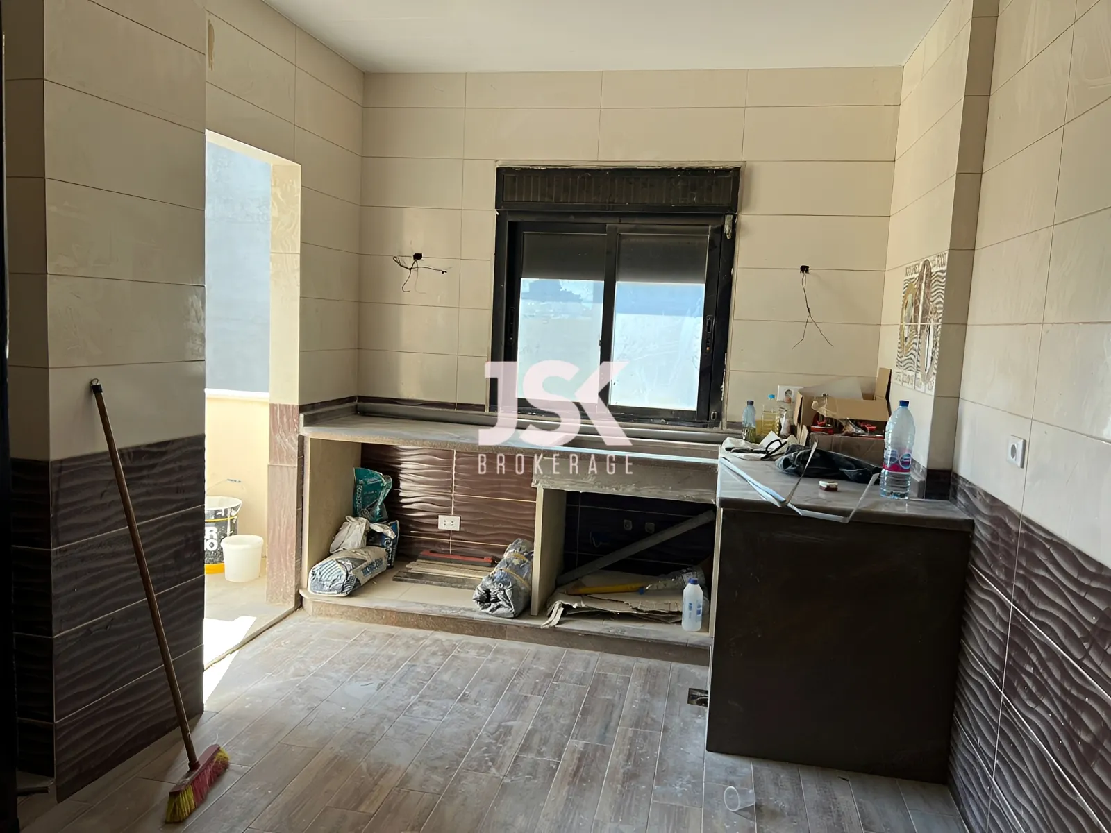 Apartment for Sale in Ain El Remmaneh - 3 bed, 3 bath