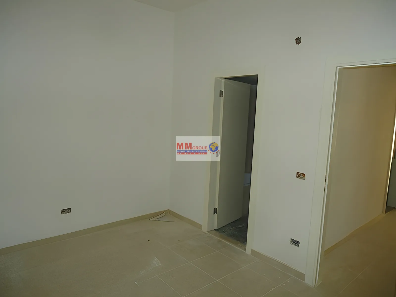 Apartment for Sale in Oyoun - 3 bed, 3 bath