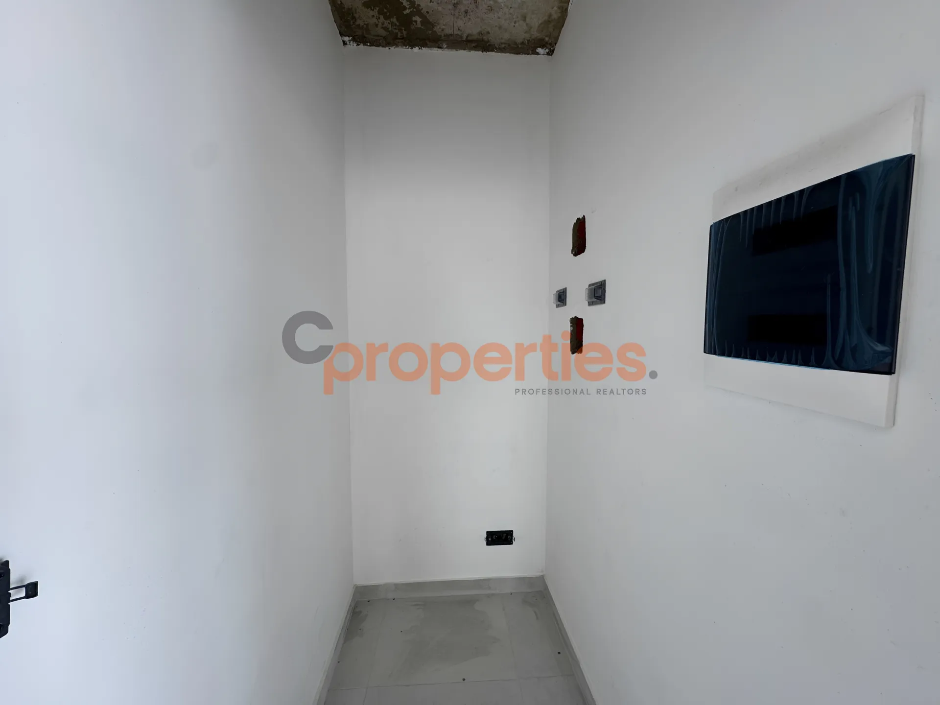 Office for rent in Dekwaneh, Lebanon