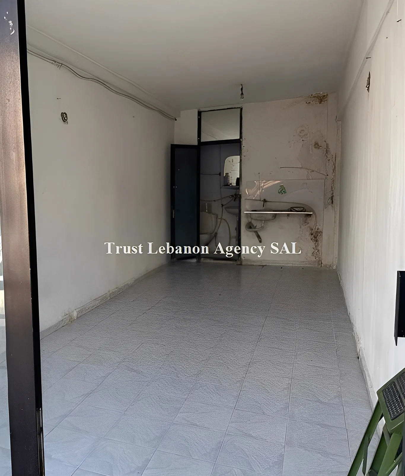 Shop for rent in Metn, New Rawda
