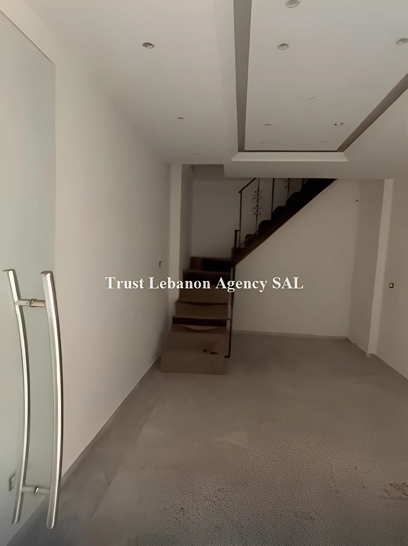 Shop for rent in Metn, Zalka