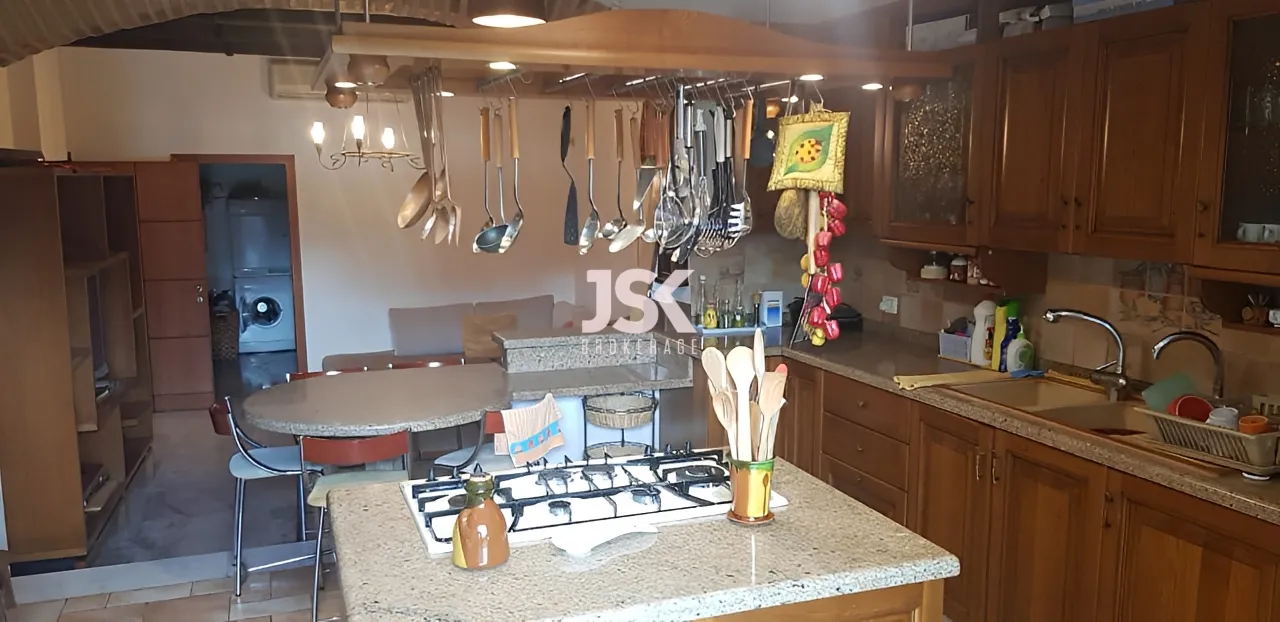 Villa for Sale in Rayfoun