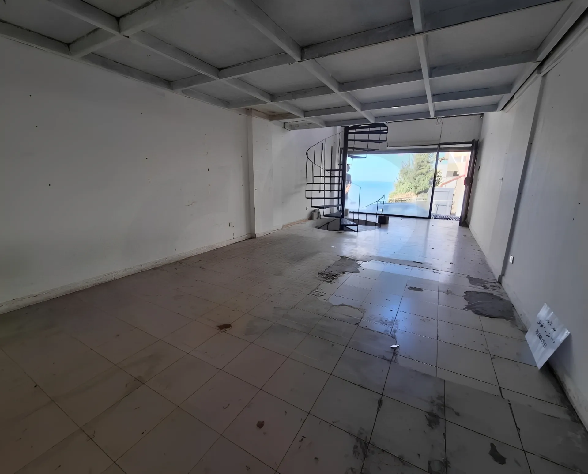 Shop for rent in Mestita