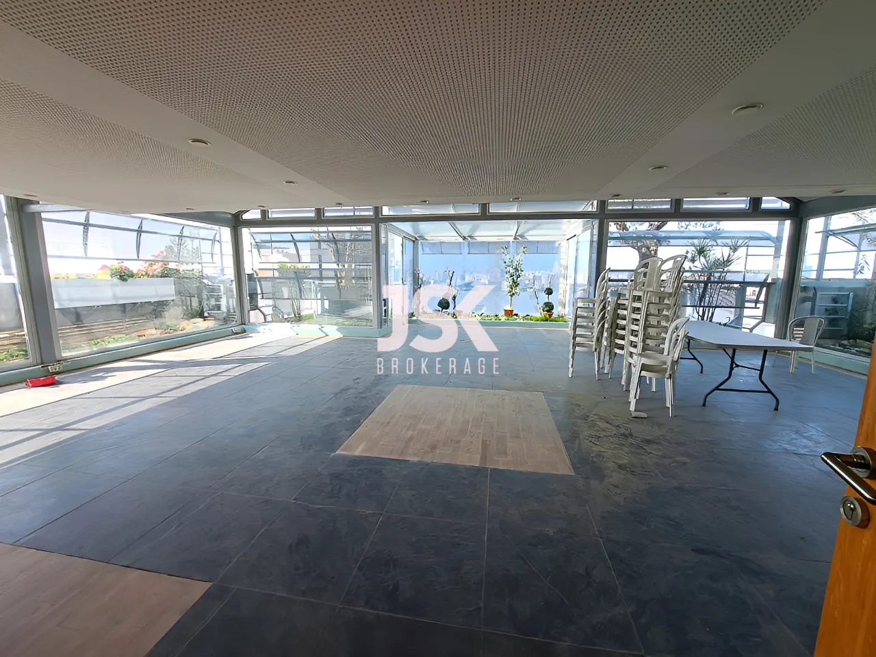 Building for Rent in Dekwaneh
