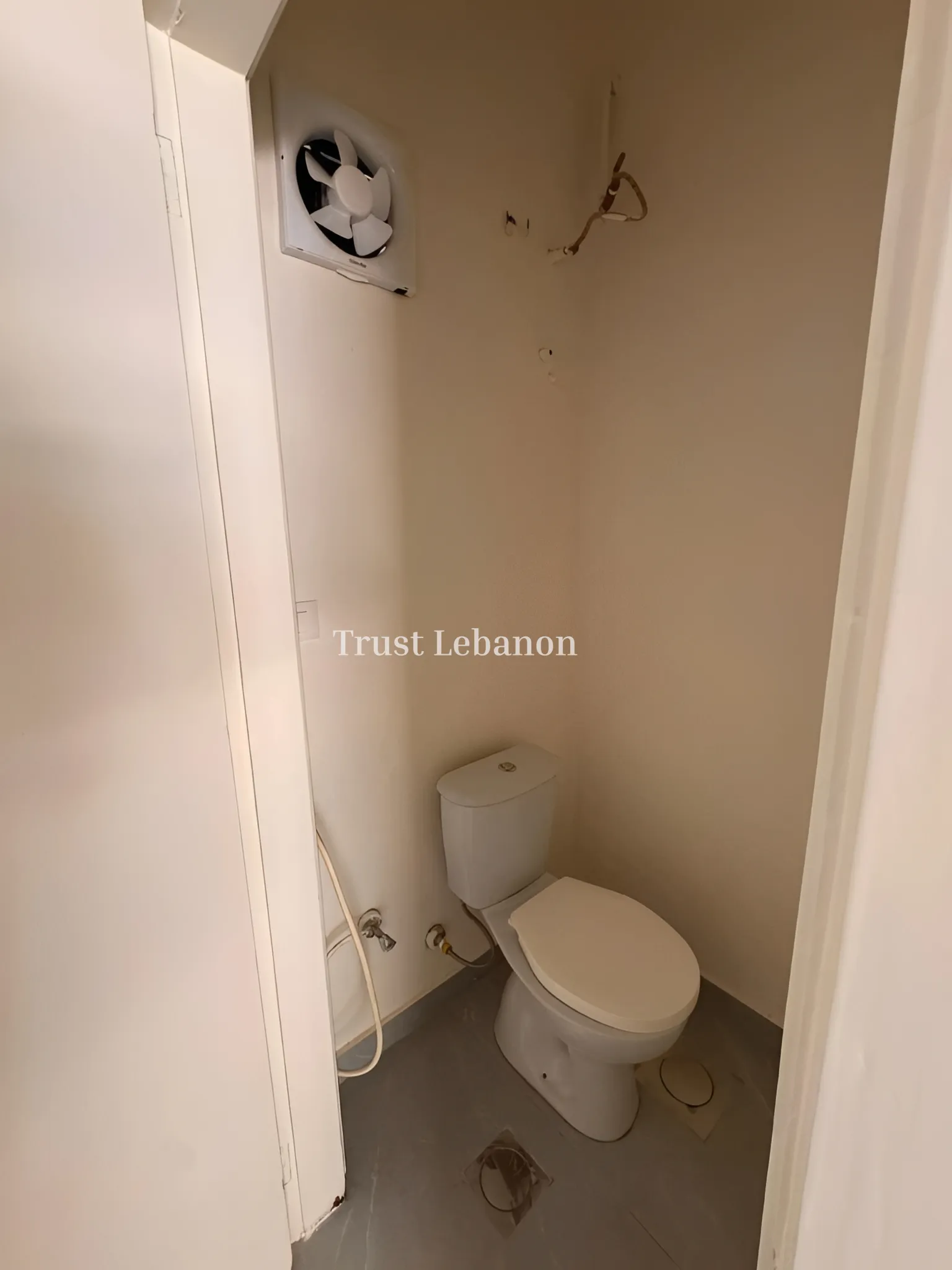 Shop for rent in Baouchriyeh, Lebanon