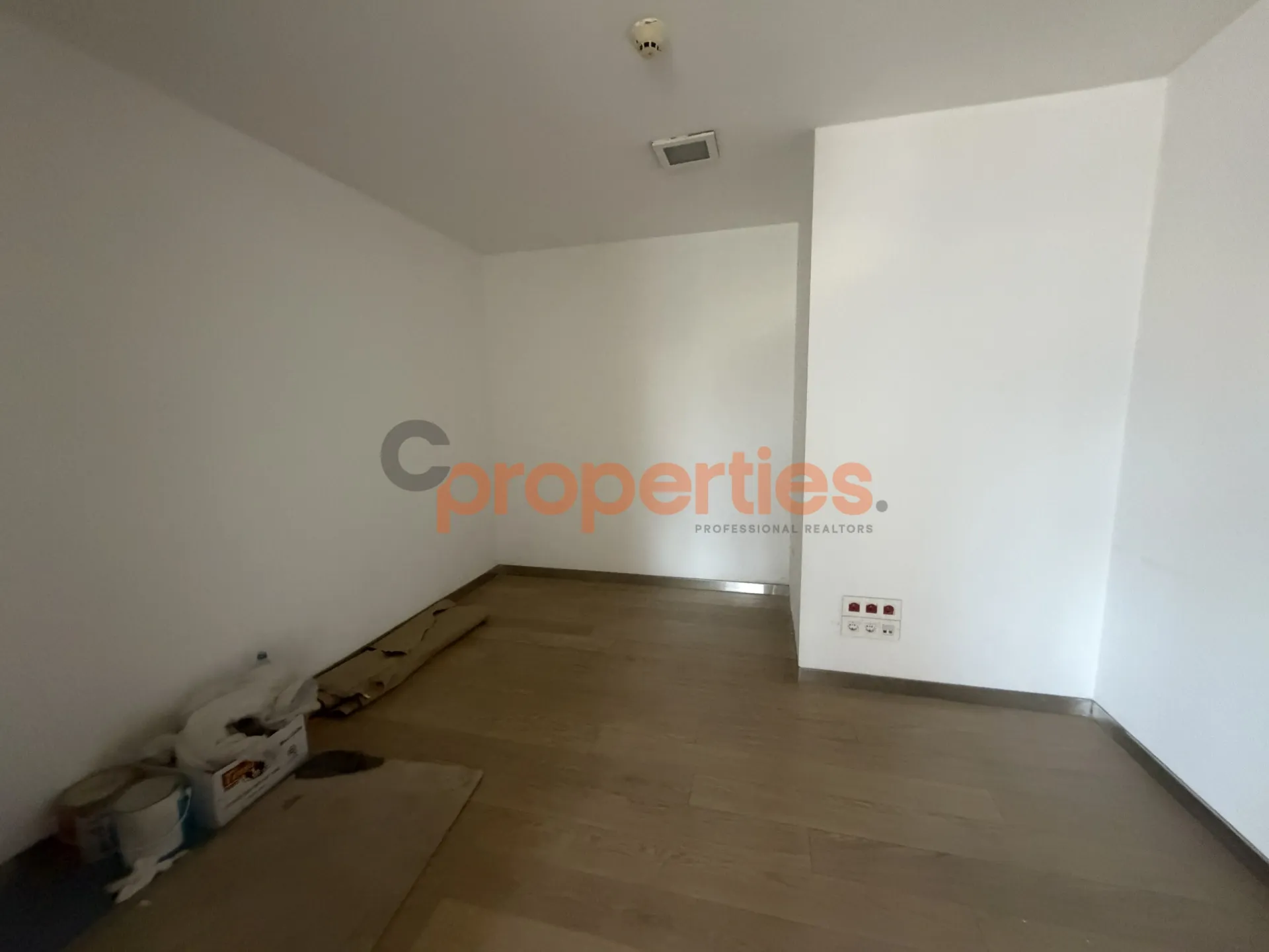 Office for Rent in Saifi Village