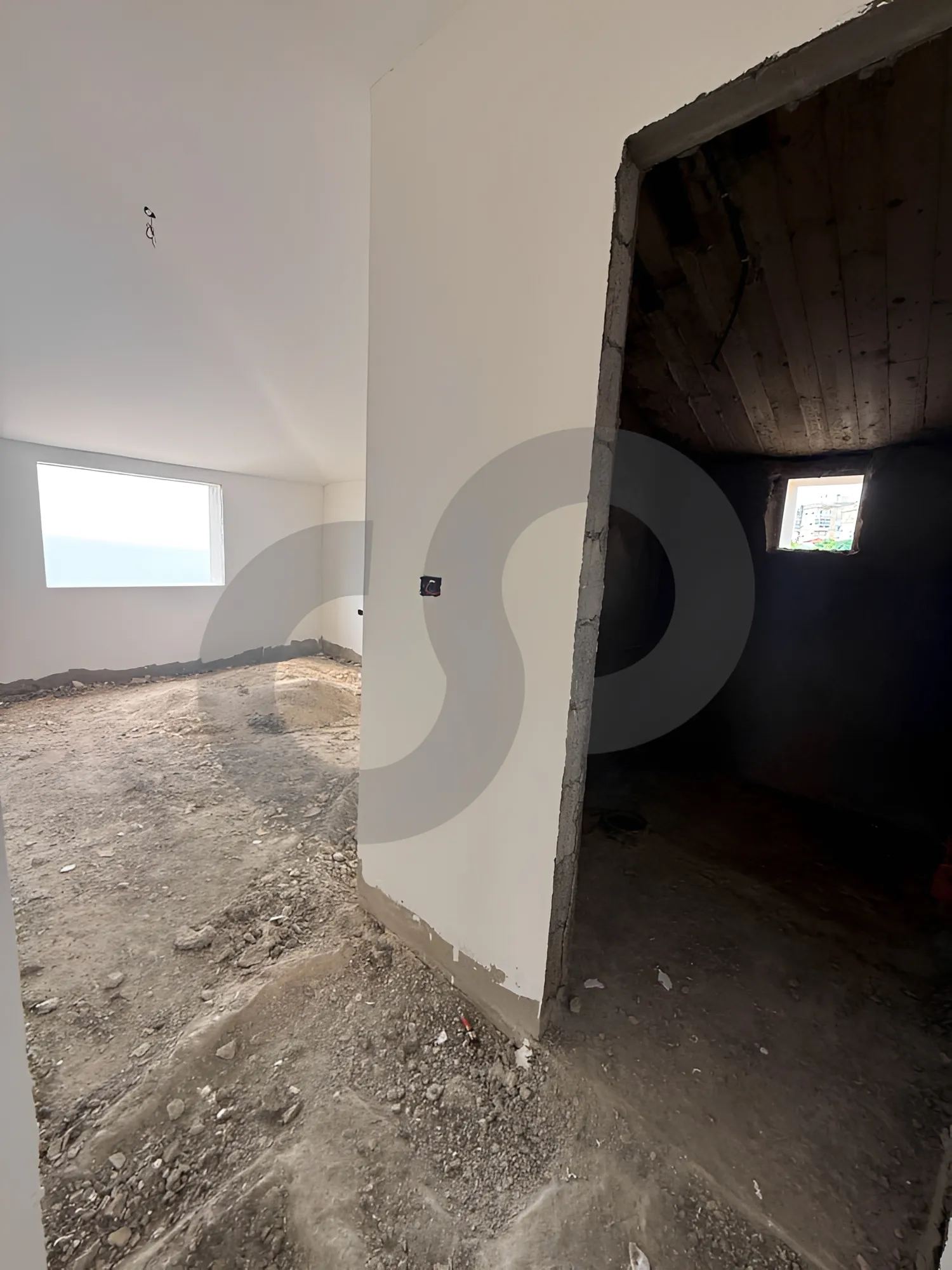 Building for Sale in Halat