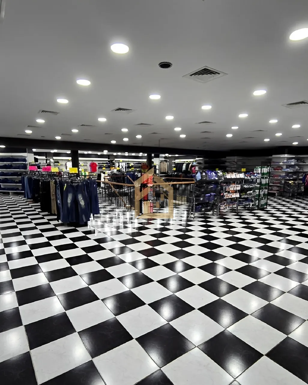 Showroom for rent in Forn El Chebbak, Lebanon