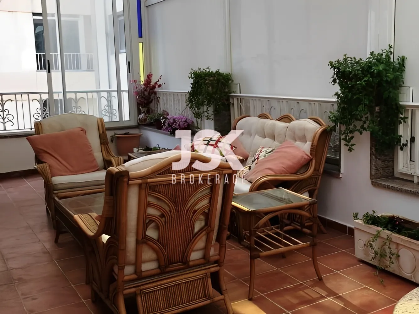 Apartment for Rent in Manara, Beirut, Lebanon - 4 bed, 2 bath