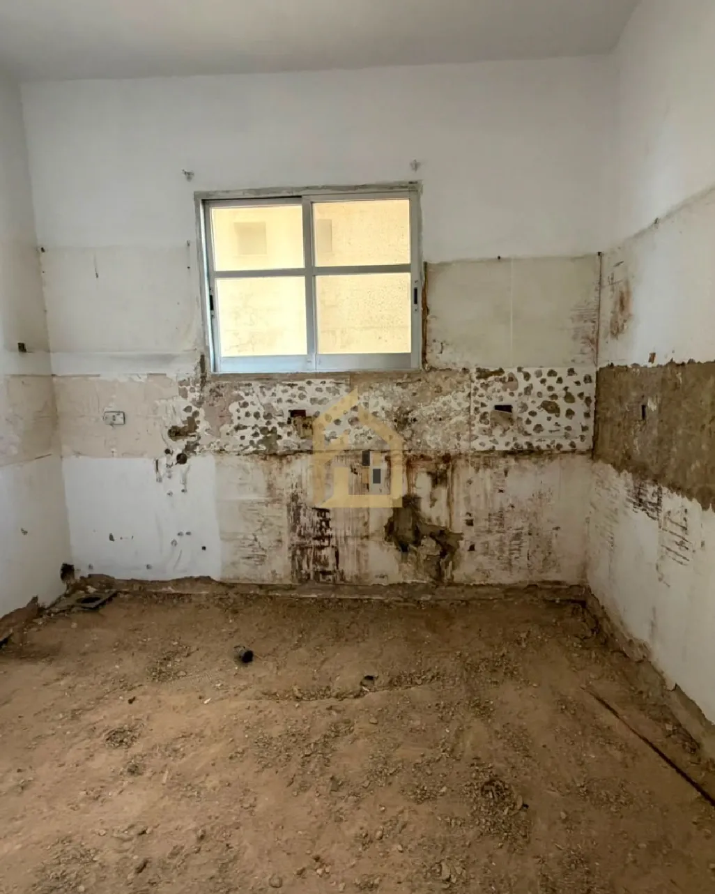 Apartment for sale in Ramlet El Baida, Bayrut, Lebanon - 3 bed, 3 bath