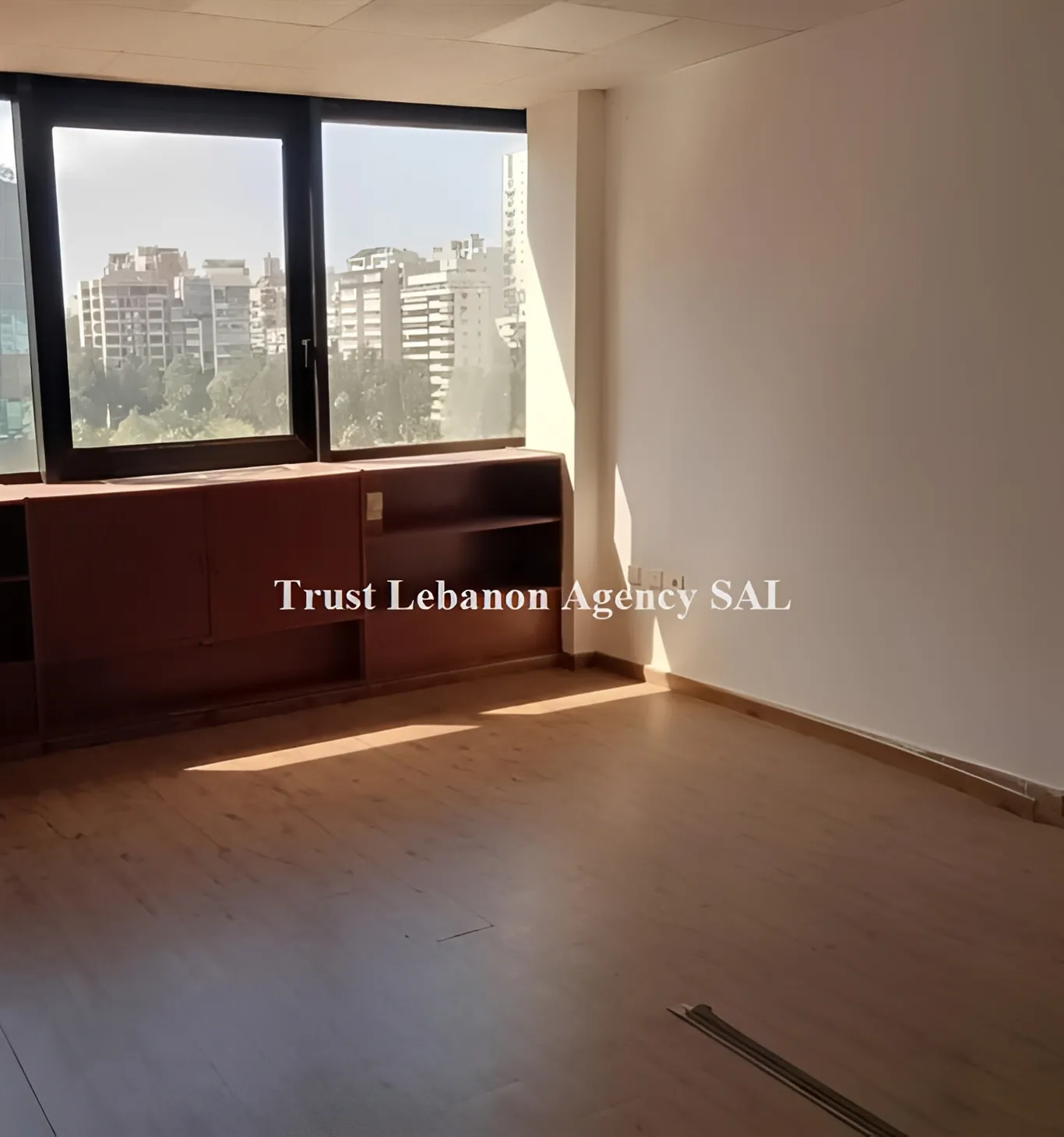 Office for rent in Hamra