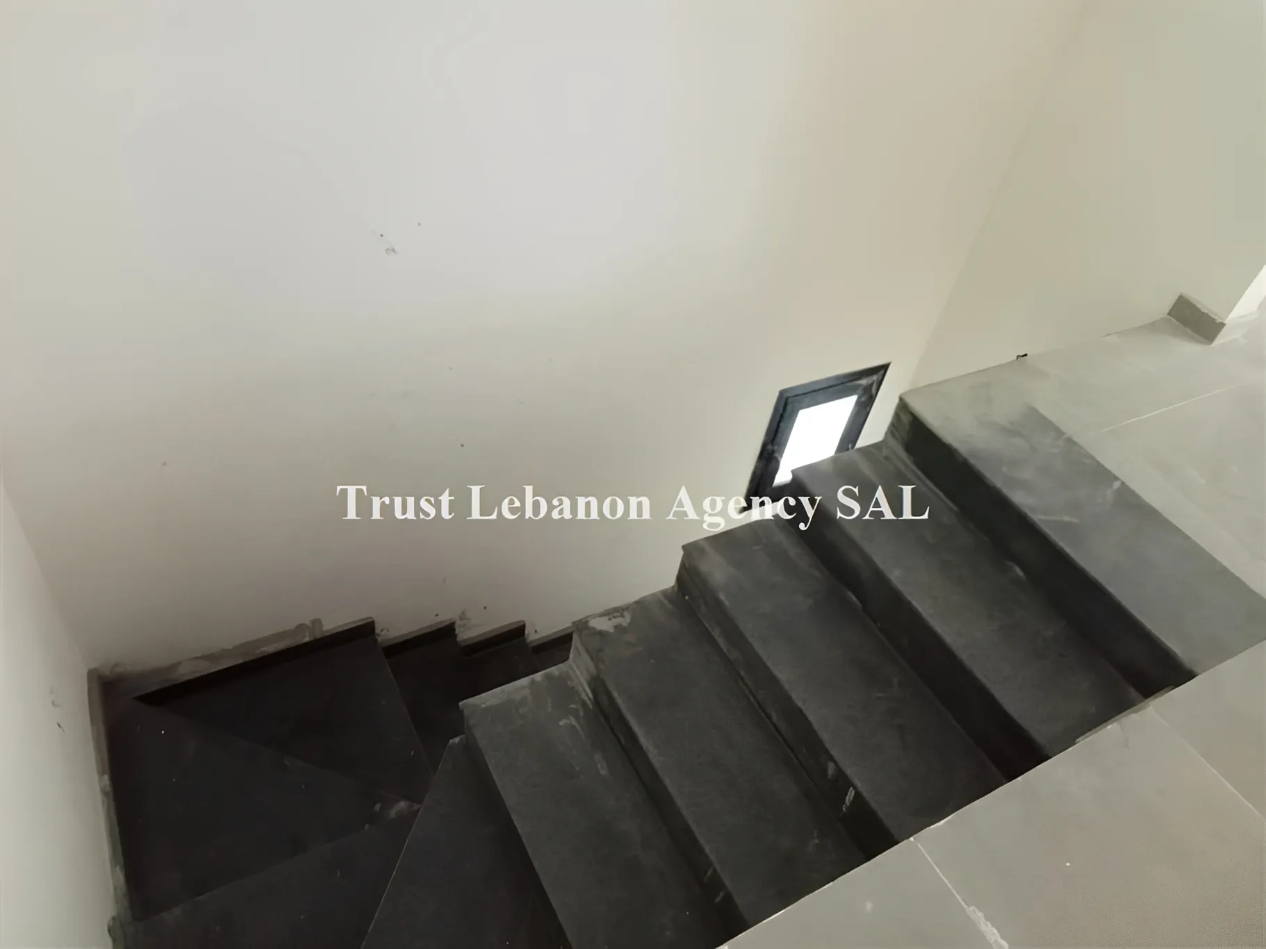 Shop for sale in Achrafieh, Jeitaoui