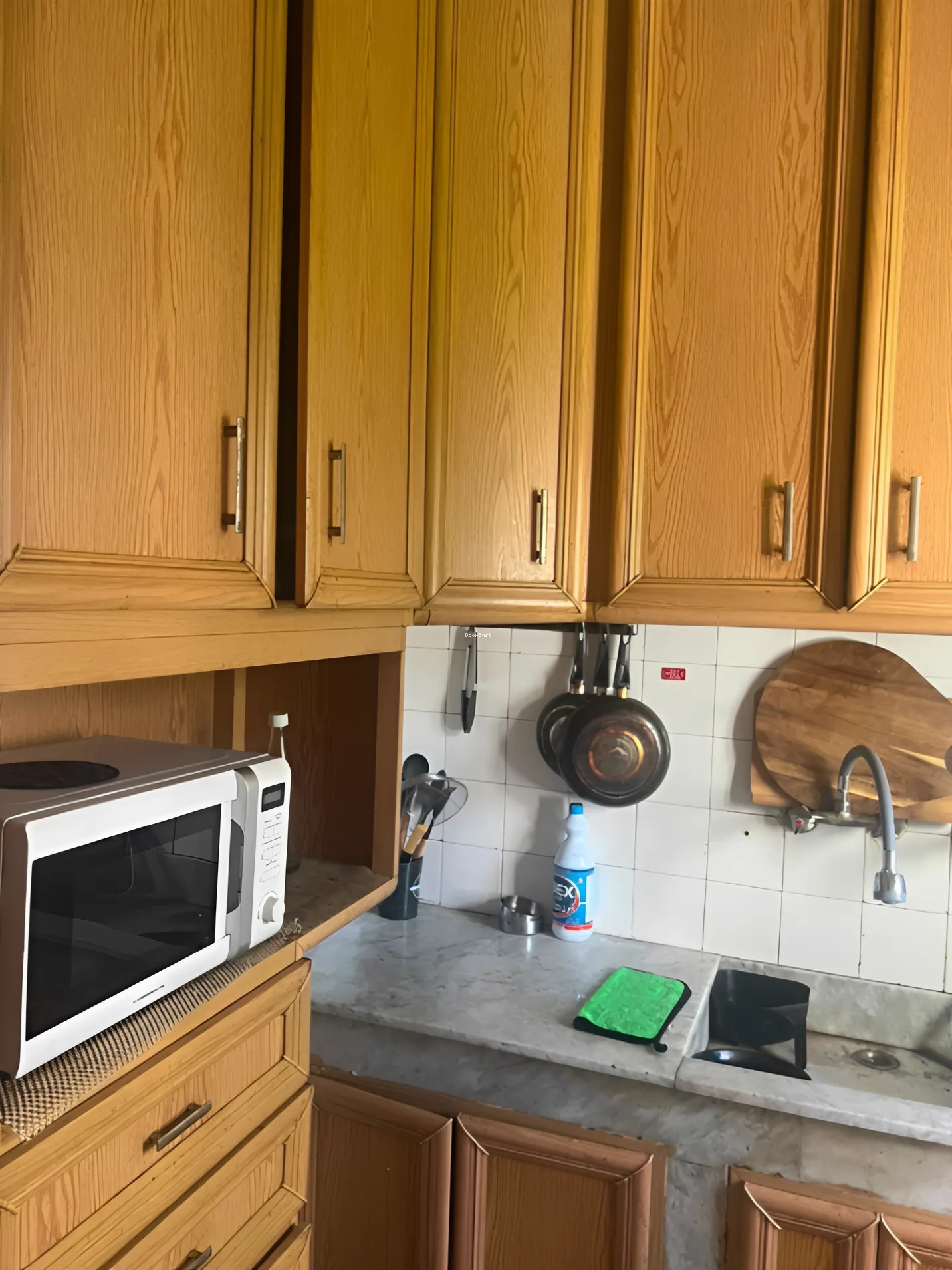 Apartment for rent in Ras El Nabaa, Bayrut, Lebanon - 3 bed, 2 bath