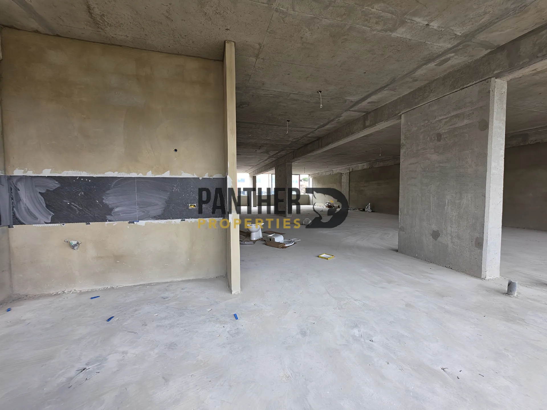 Showroom for rent in Mazraat Yachoua