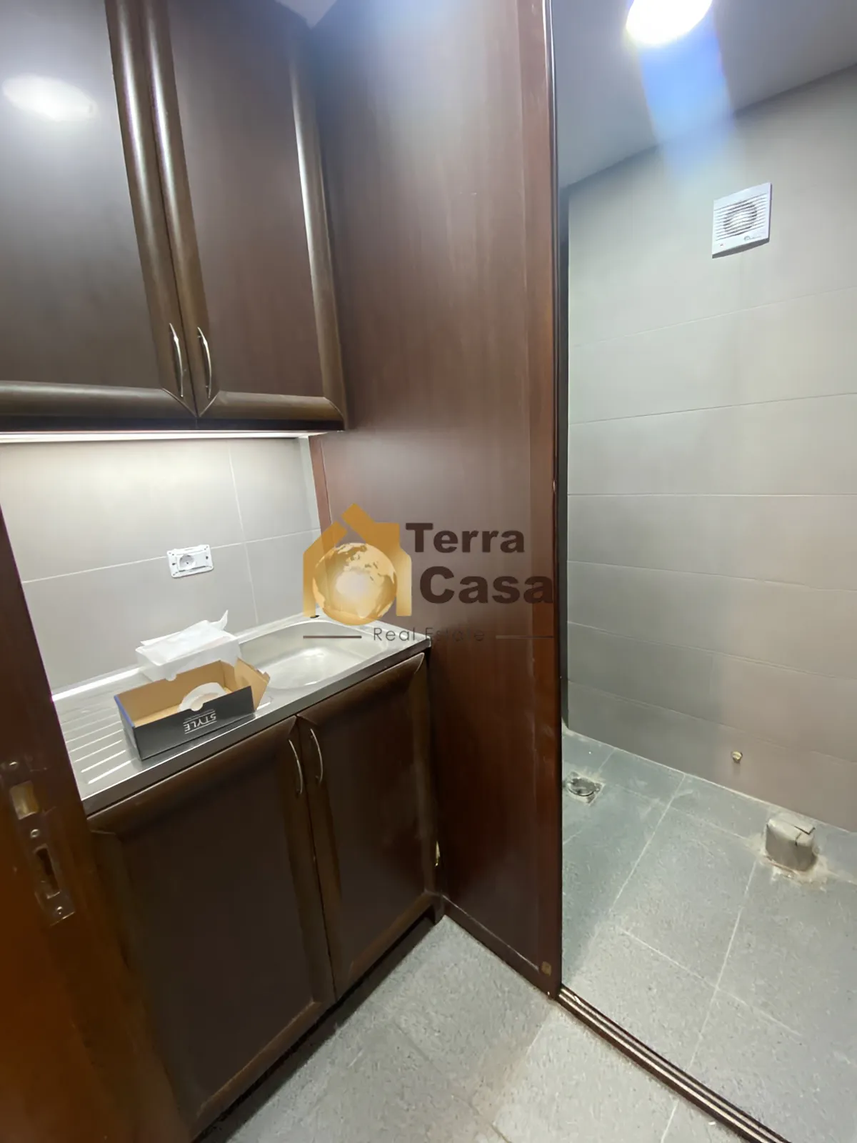 Office for Rent in Haouch el Omara