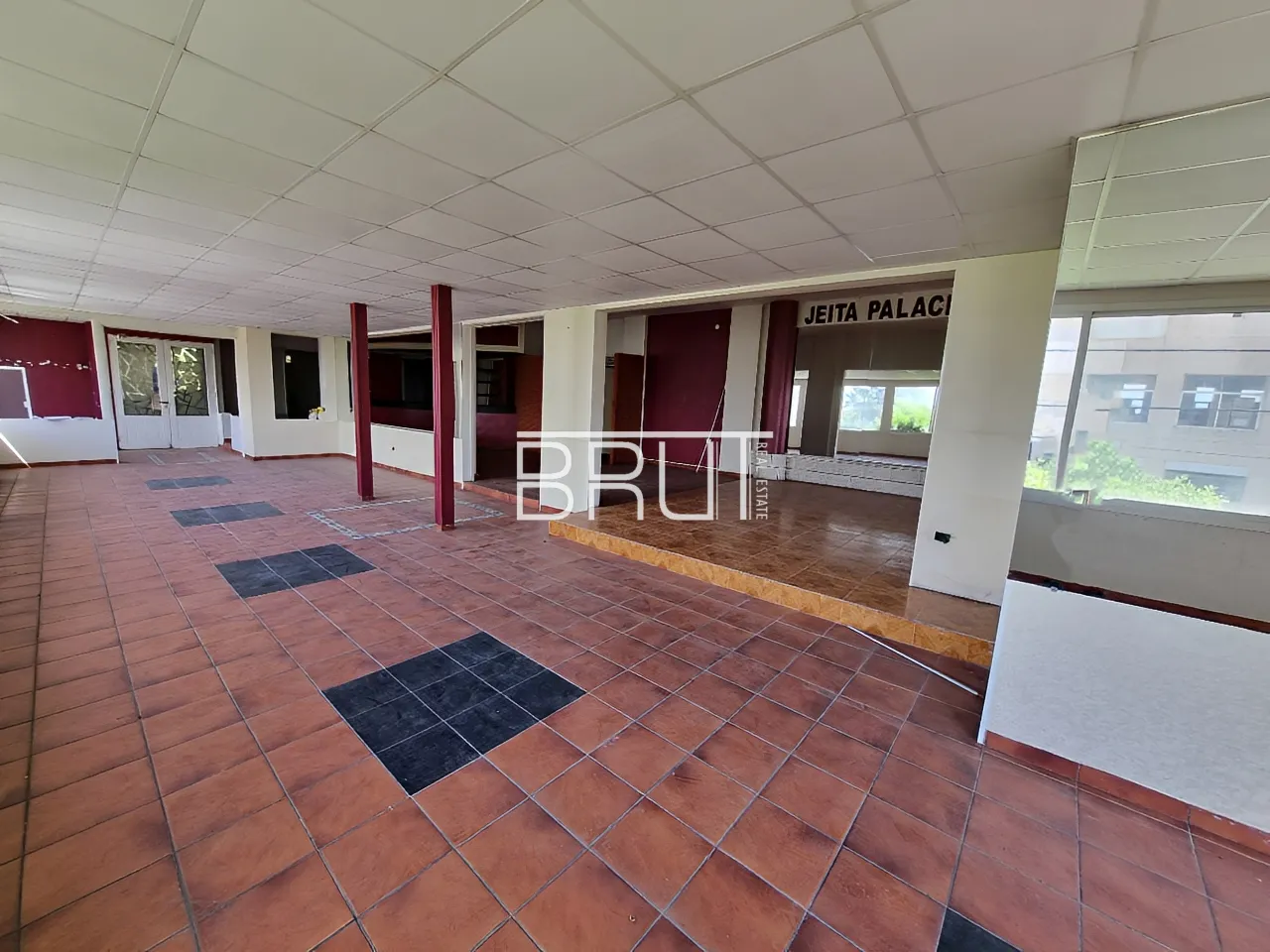 Restaurant For Rent in Jeita