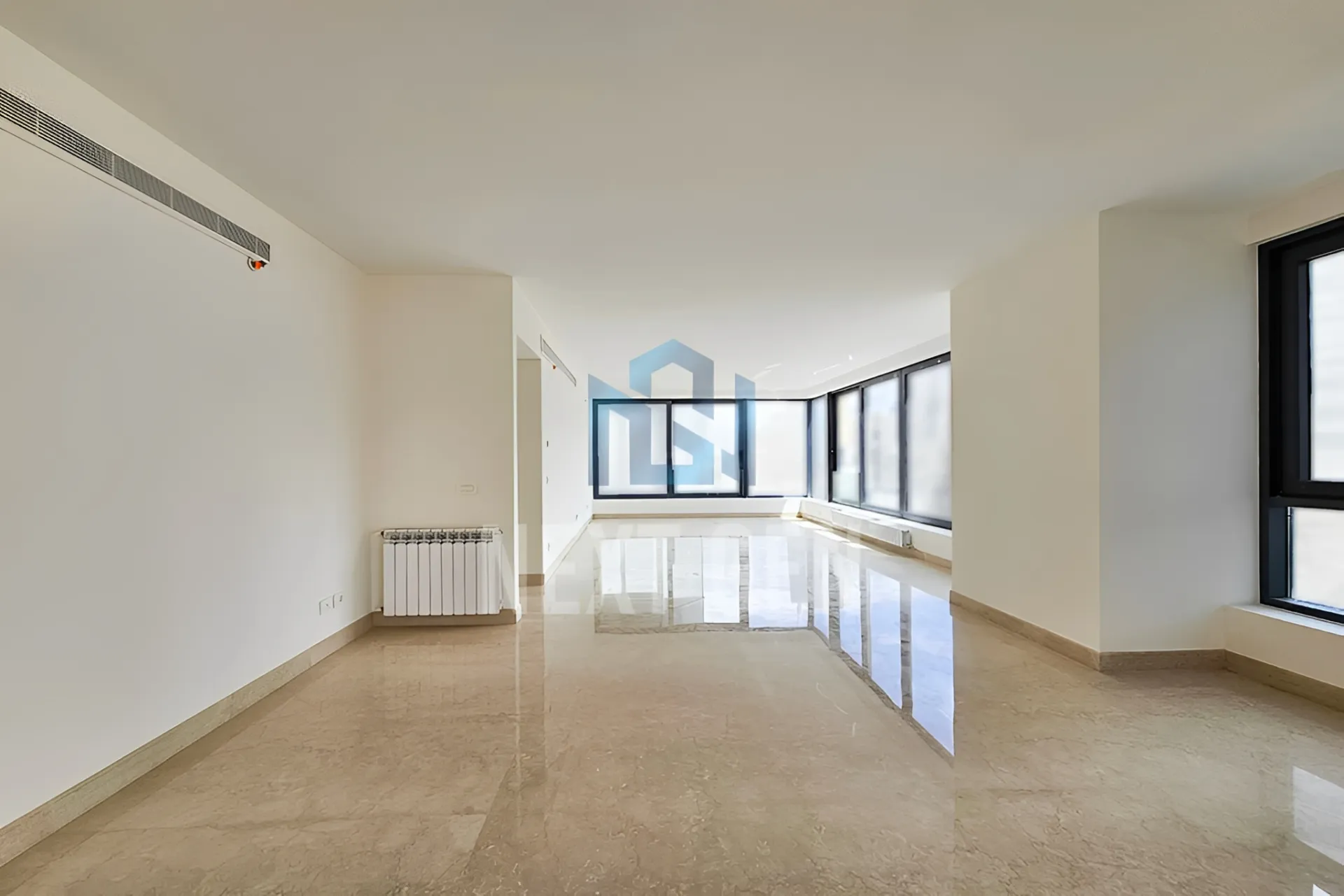 Apartment for rent in Ain Al Mraiseh, Beirut, Lebanon - 4 bed, 5 bath