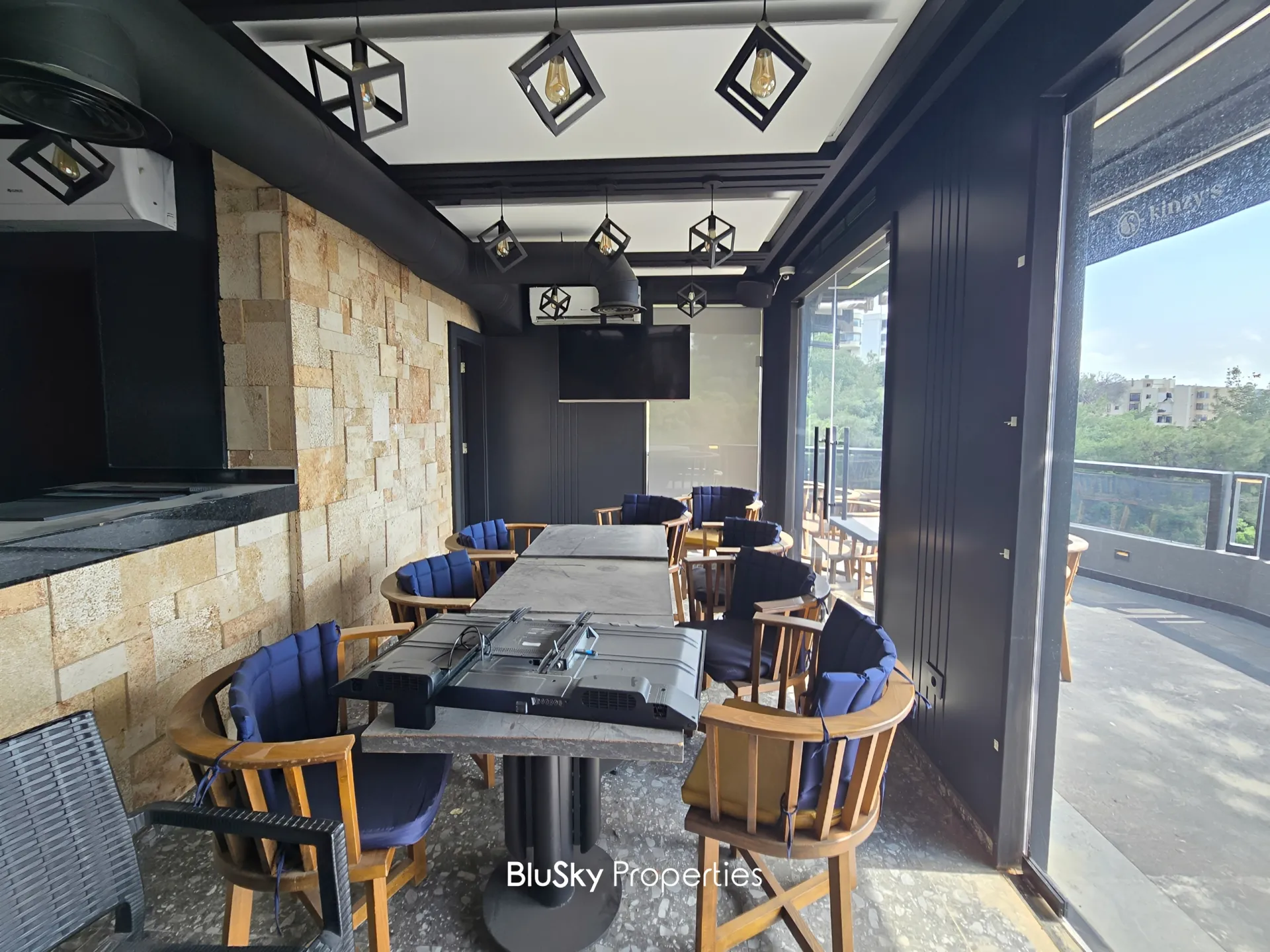 Shop for rent in Mansourieh, lebanon