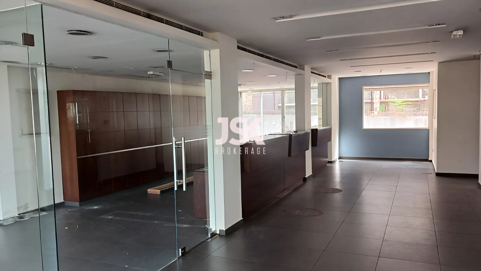 Showroom for Sale in Elissar
