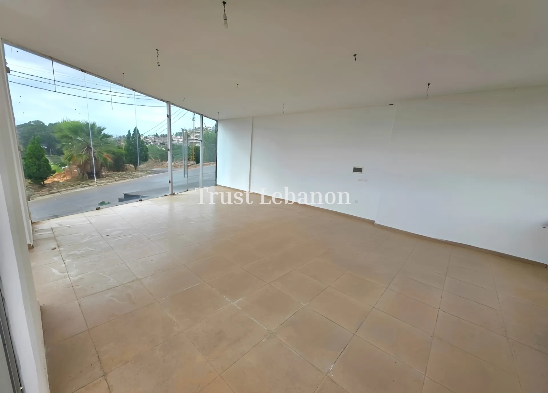 Shop for sale in Dbayeh