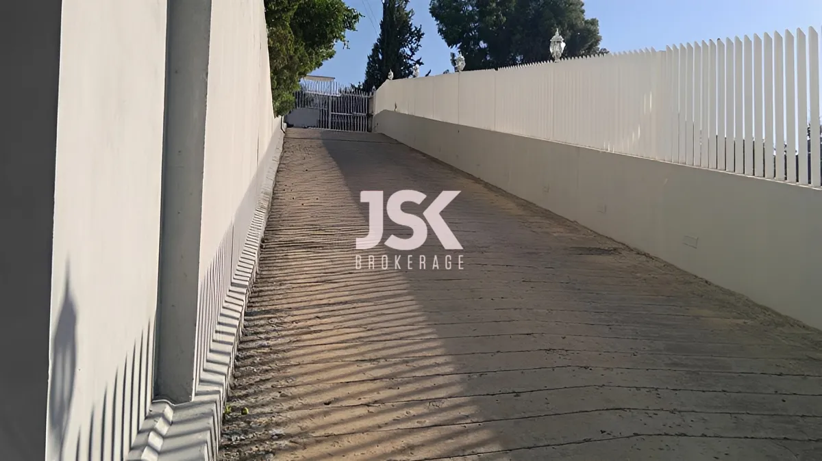 Warehouse for Sale in Bsalim