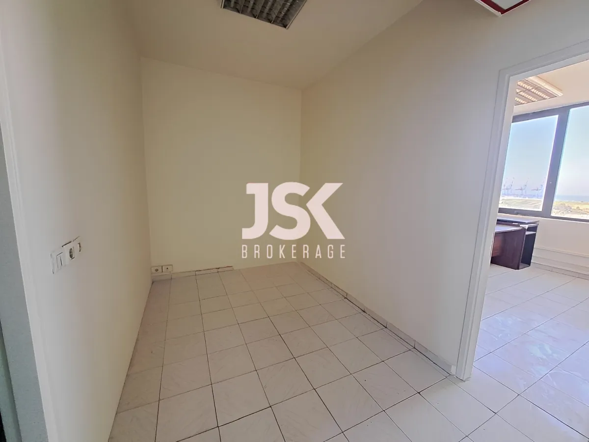 Office for rent in Daoura