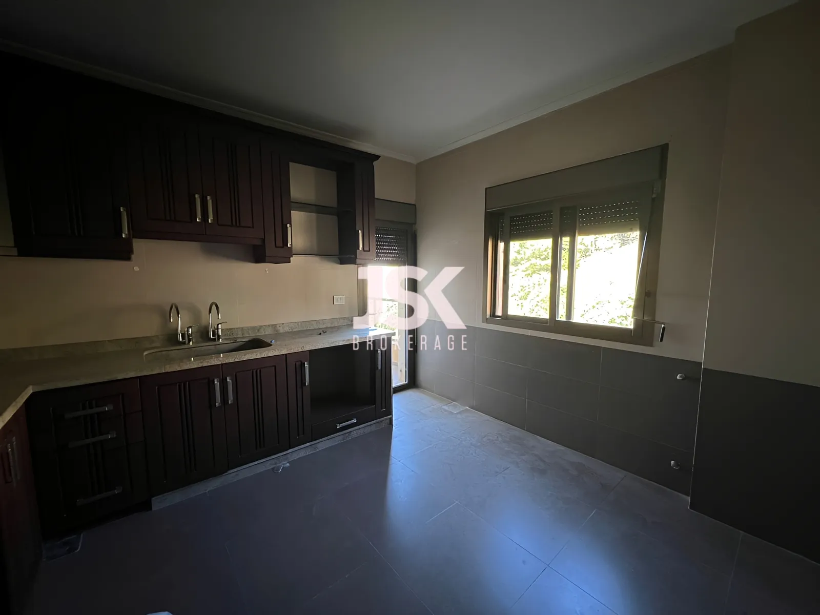 Apartment for Sale in Adma w Dafnah - 3 bed, 3 bath