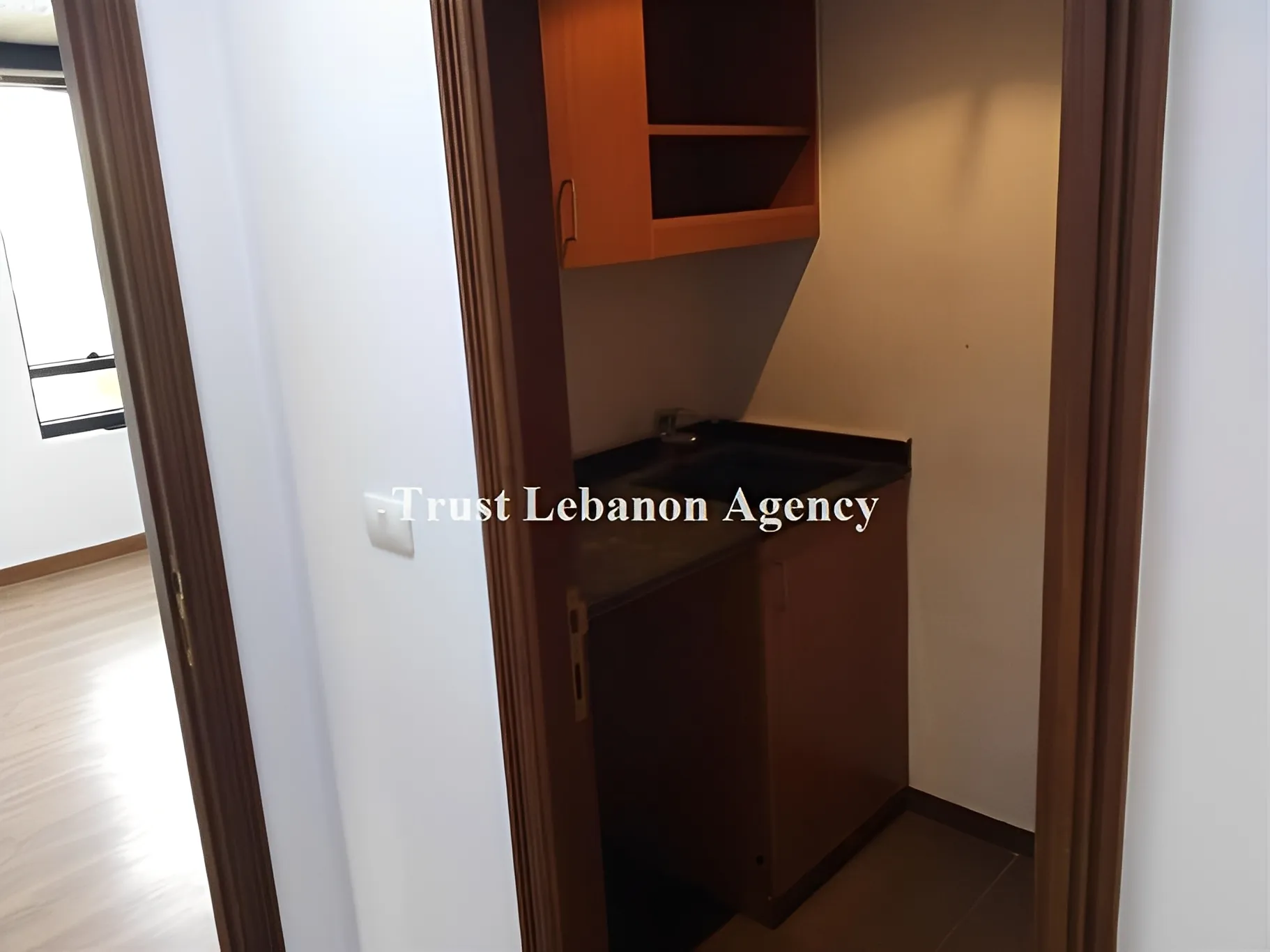 Office for rent in Metn, Dekweneh