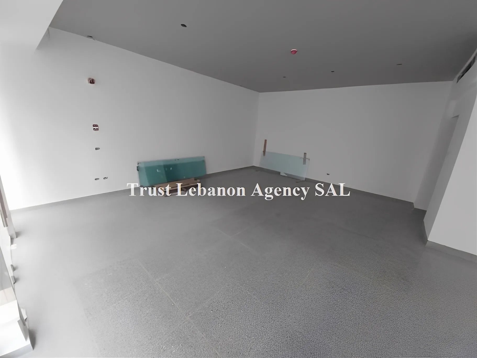 Shop for sale in Baabda, Louaizeh