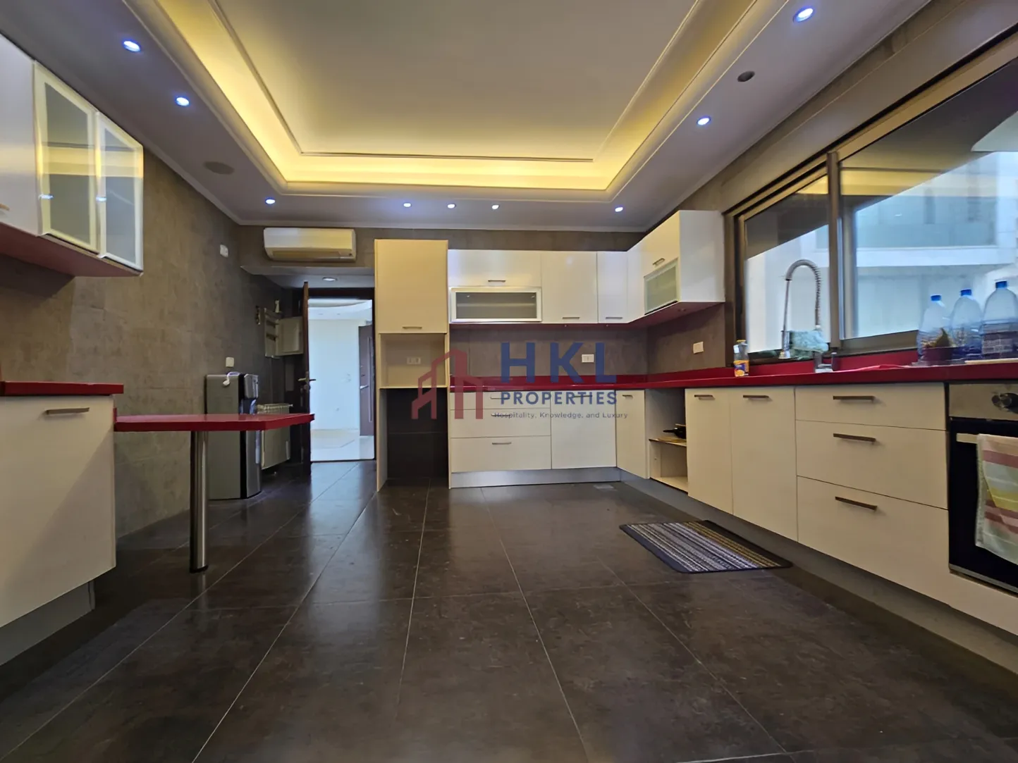 Apartment for rent in Manara, Beirut, Lebanon - 4 bed, 4 bath