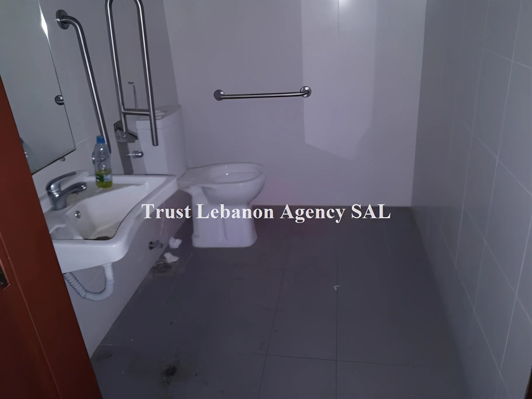 Office for rent in Hamra