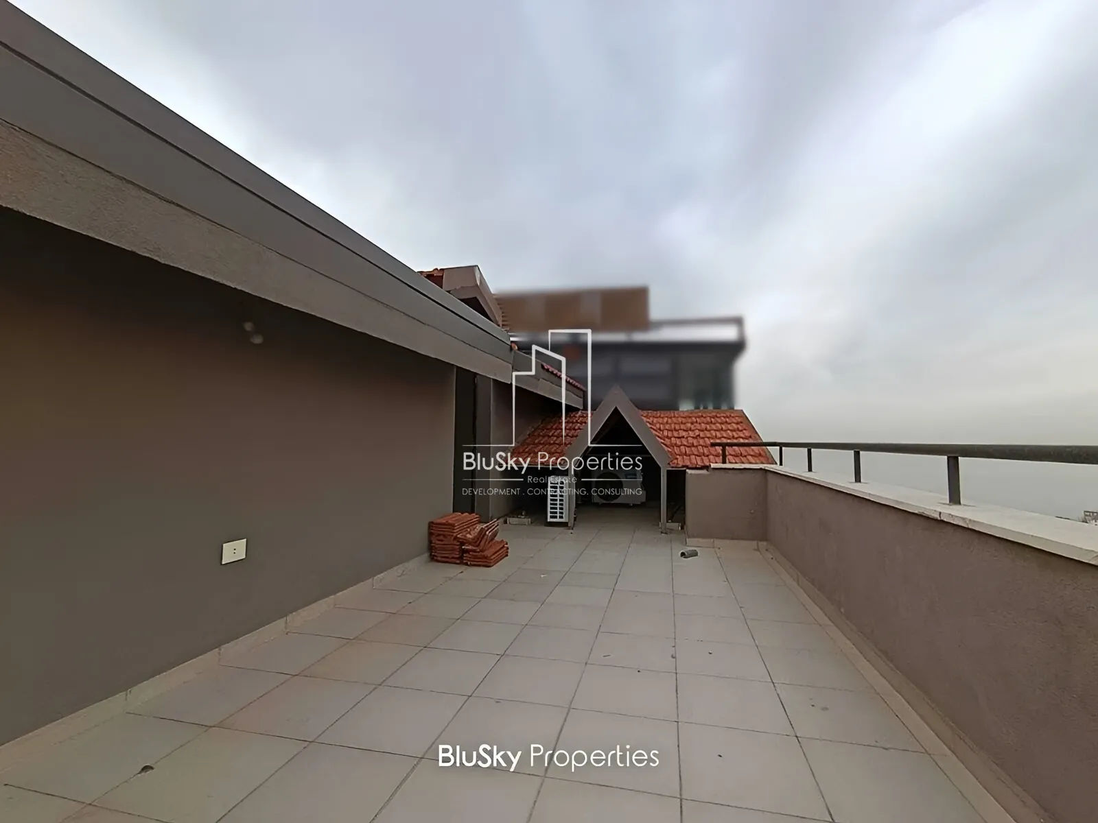 Duplex for Sale in Bouar - 3 bed, 3 bath