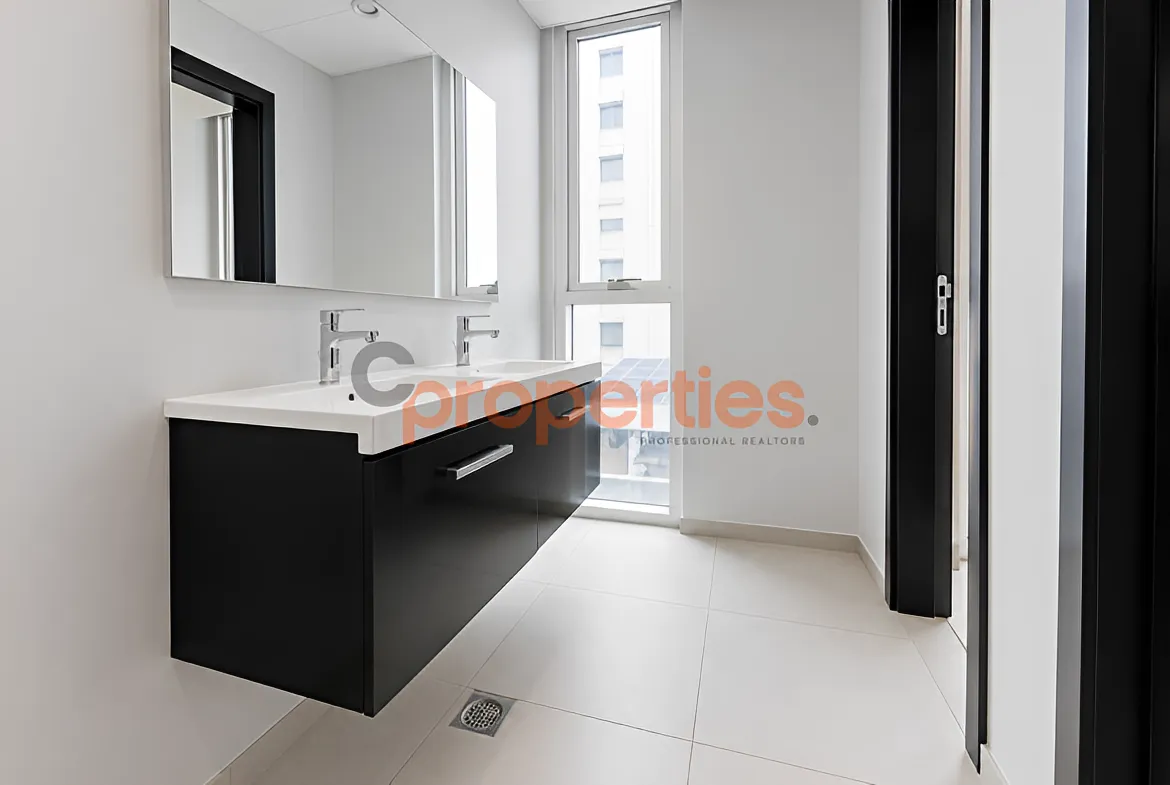 Office for Rent in Ramlet El Baida