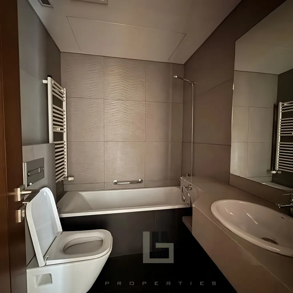 Apartment for Sale in Minet El Hosn, Bayrut, Lebanon