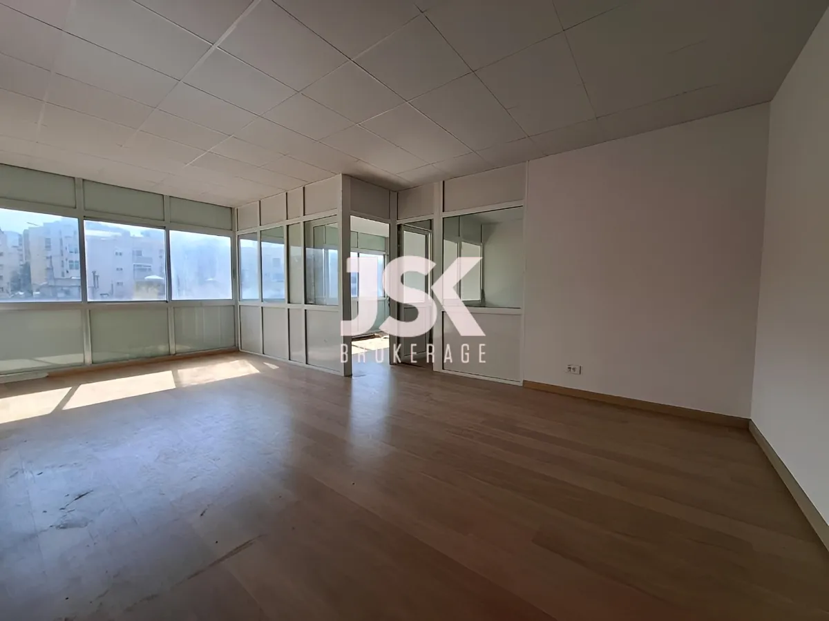 Office for rent in Adonis