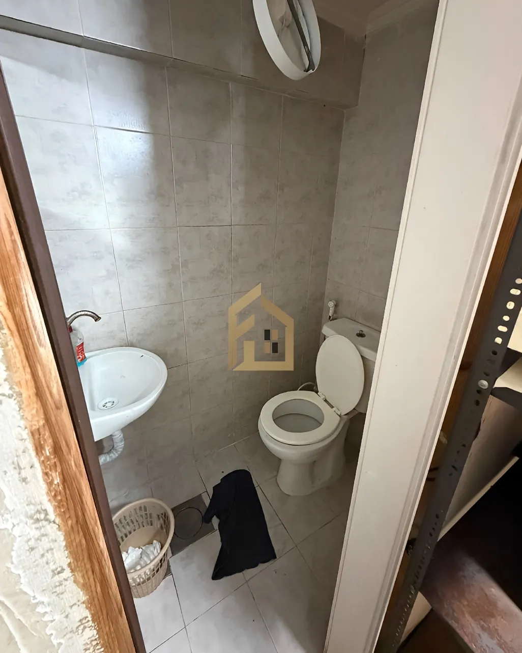 Shop for rent in Tariq El Jdideh, Beirut, Lebanon