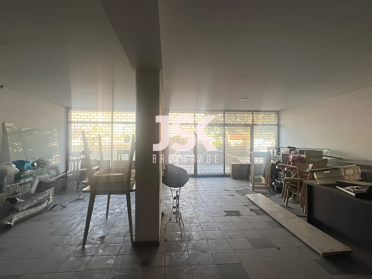 Commercial property for Rent in Corniche El Nahr, Beirut, Lebanon