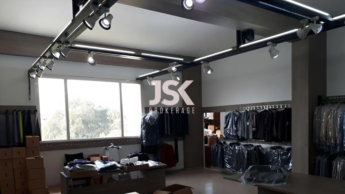 Showroom for Sale in Daoura, Lebanon