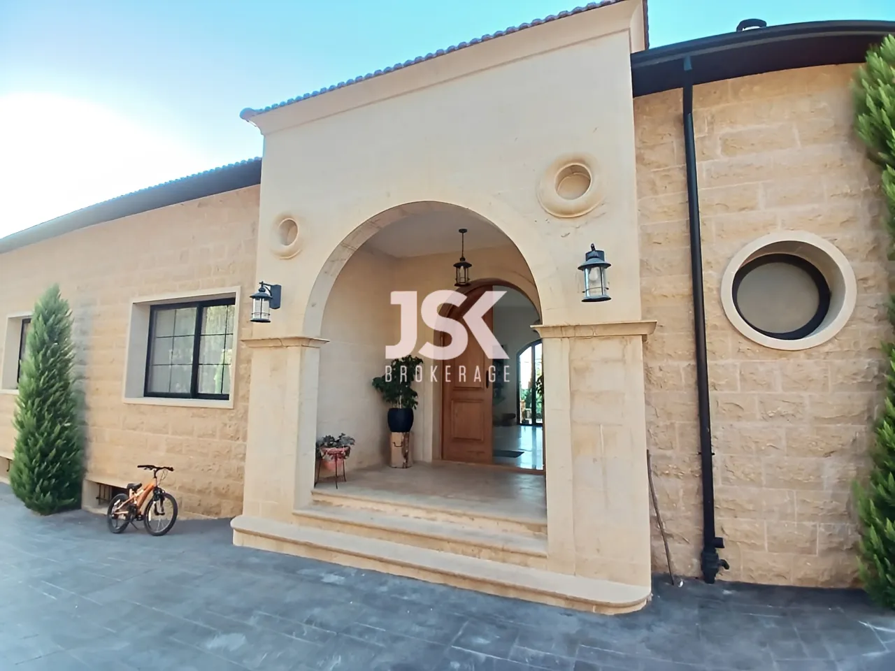 Villa for Sale in Roumieh