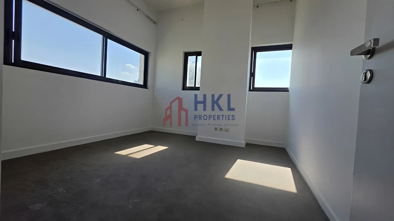 Office for rent in Hamra
