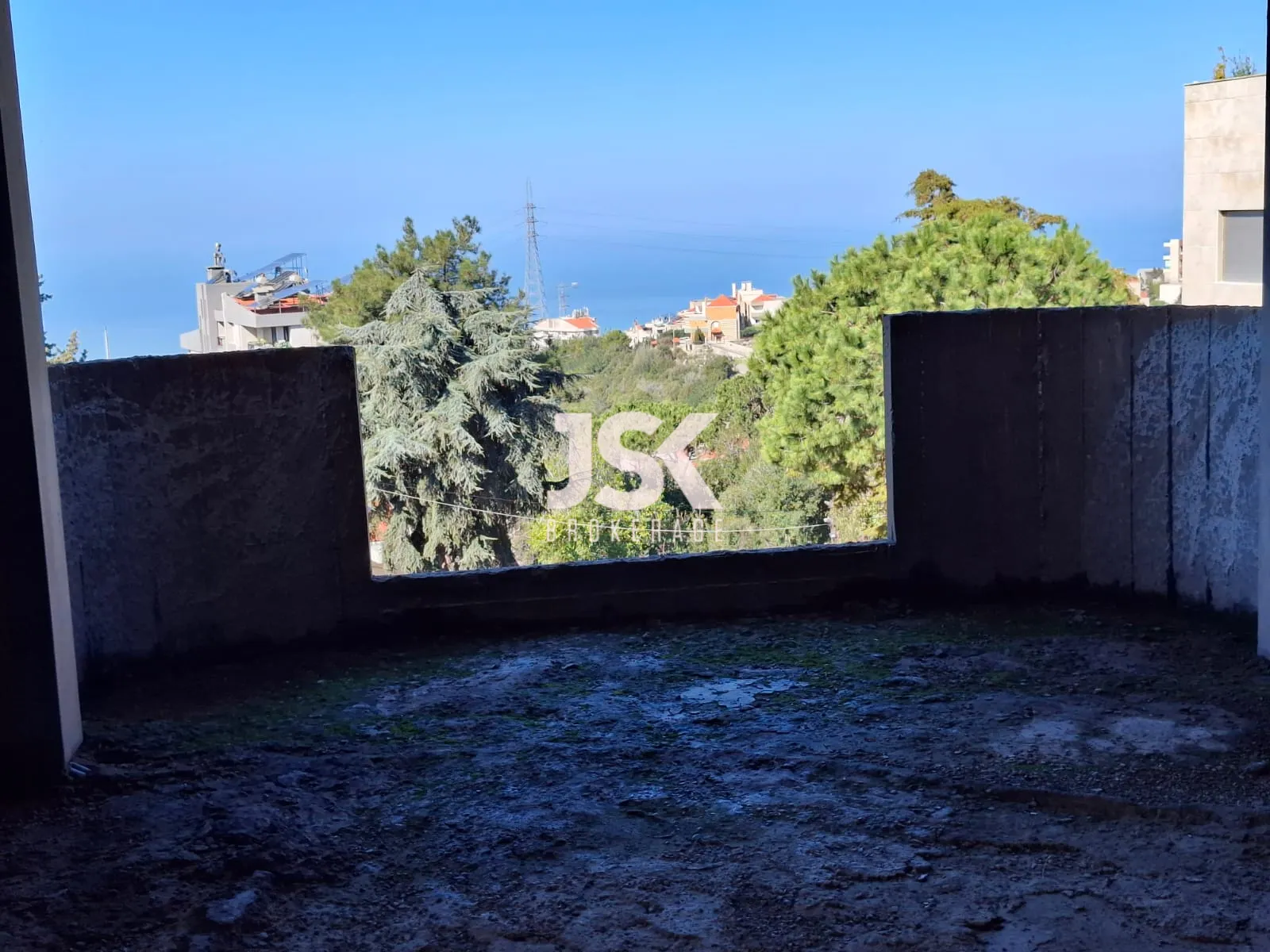 Building for Sale in Ballouneh