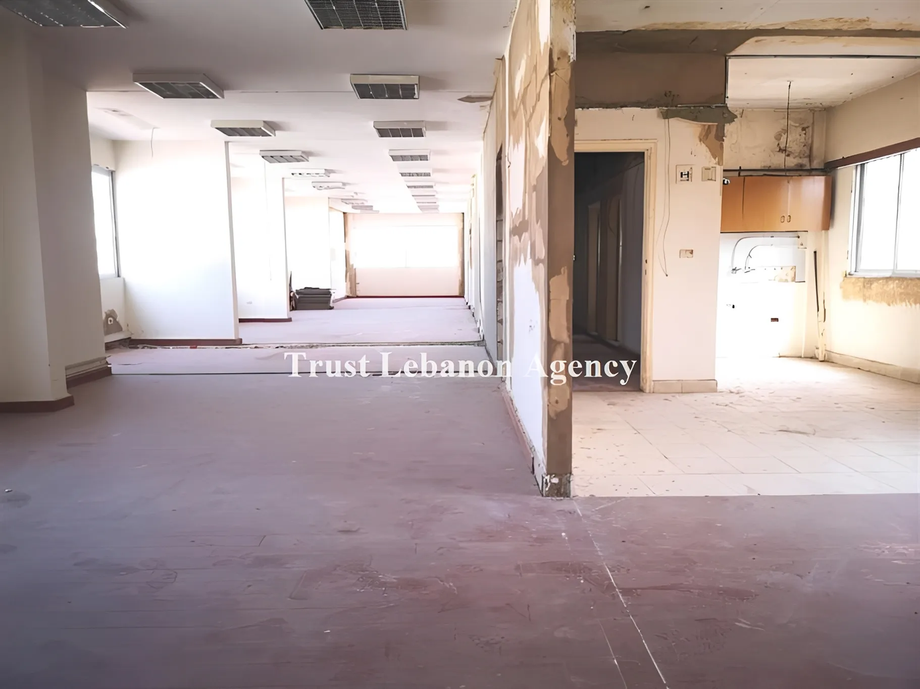 Office for rent in Beirut, Medawar