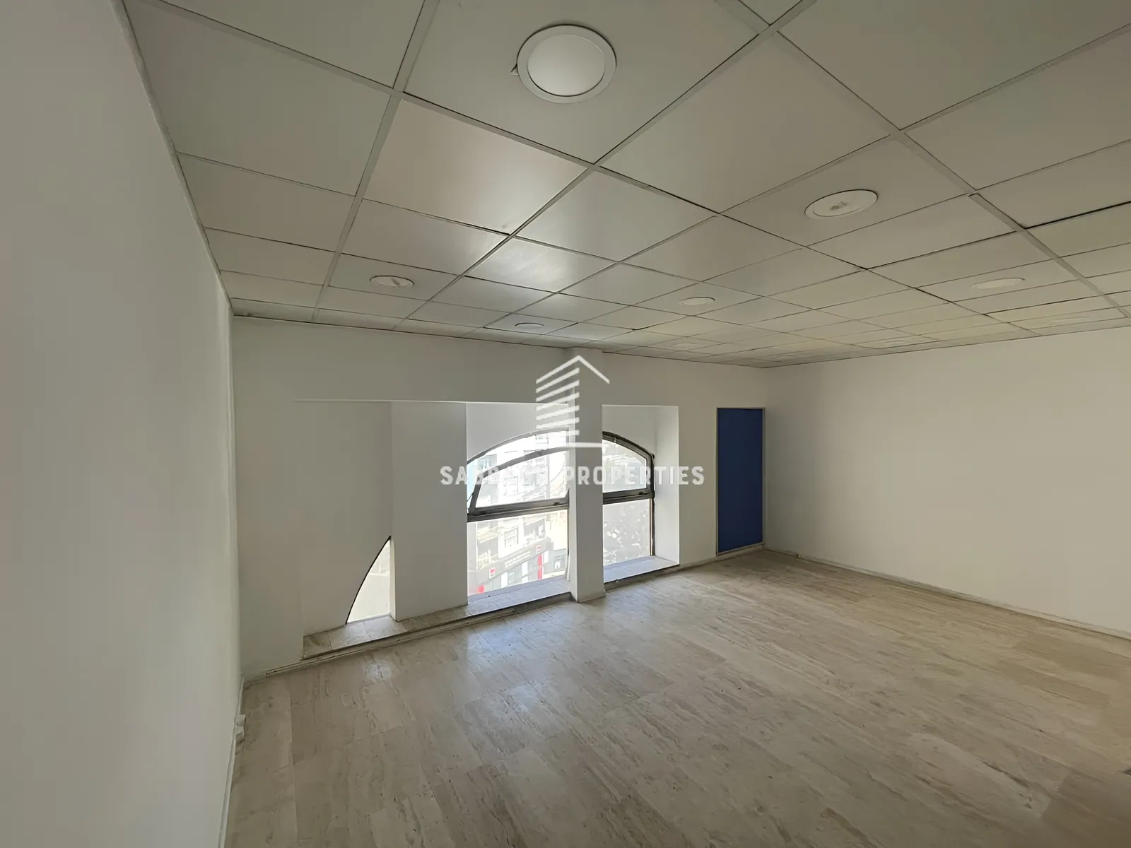 Office for rent in Sassine
